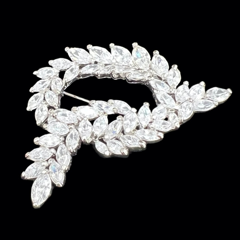 VINTAGE NOLAN MILLER GLAMOUR COLLECTION CLEAR CRYSTAL BROOCH